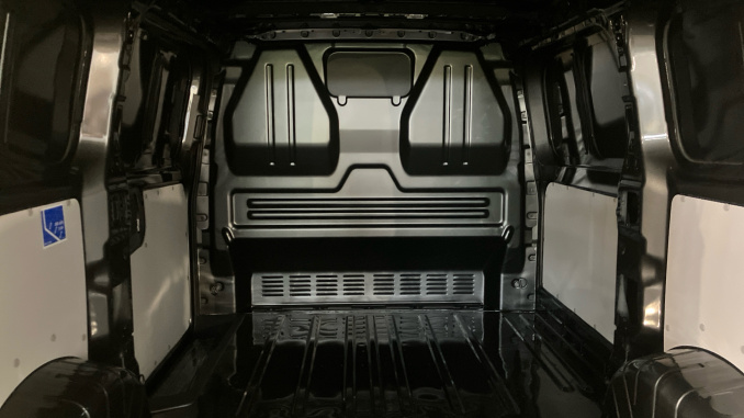 Volkswagen Transporter T32 Swb Diesel 2.0 TDI 170 Commerce Pro S Van Auto [5 Plus] - Image 20